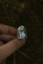 Load image into Gallery viewer, Scenic Bear Shield Ring MADE TO SIZE