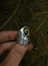 Load image into Gallery viewer, Scenic Wolf Shield Ring MADE TO SIZE