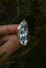 Load image into Gallery viewer, Pre order Howling Wolf Shield Ring MADE TO SIZE