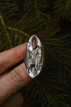 Load image into Gallery viewer, Howling Wolf Shield Ring Size 7.5