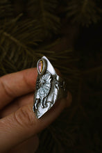 Load image into Gallery viewer, Howling Wolf Shield Ring Size 7.5