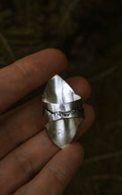 Load image into Gallery viewer, Howling Wolf Shield Ring Size 7.5