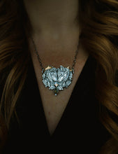 Load image into Gallery viewer, Mabon Wolves Necklace